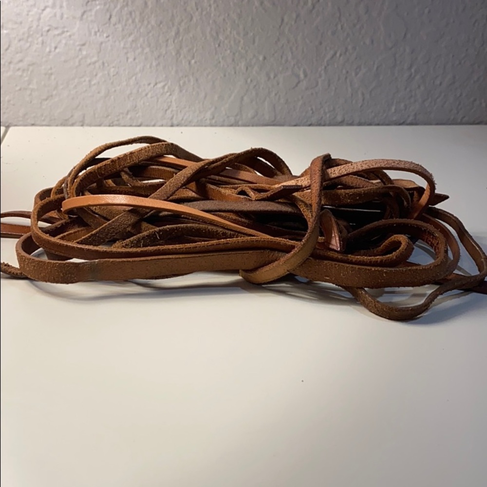 8 Drawstrings - image 1